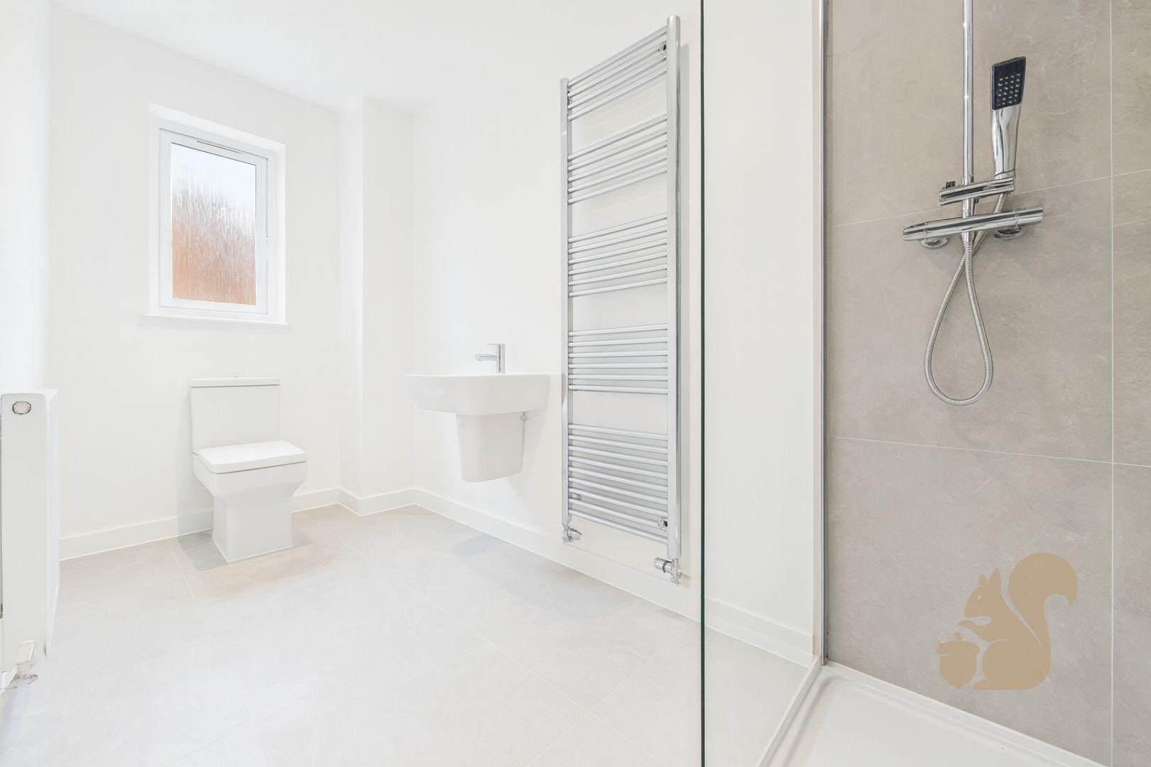 Plot 4 - Oak Fields - En Suite .jpg